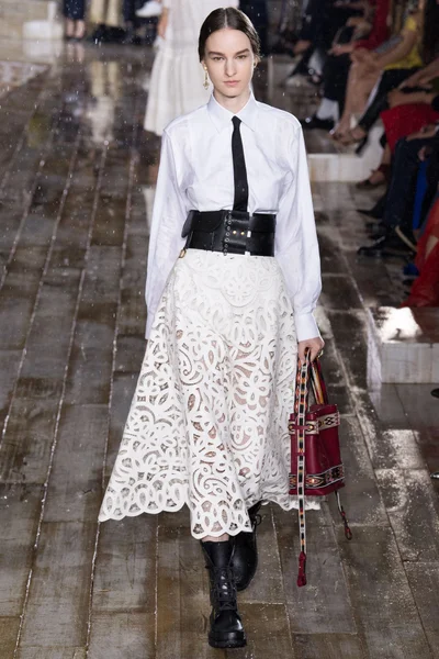Look 64